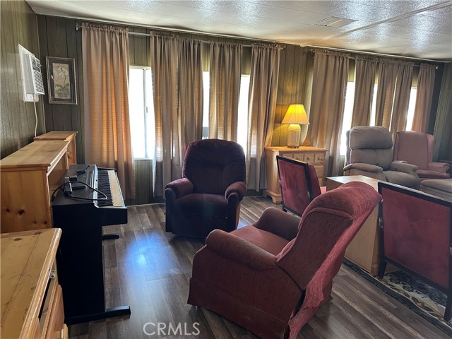 332 N LYON Avenue, Hemet CA: https://media.crmls.org/medias/90d7fb85-c969-4855-b478-c13ec26f08e6.jpg