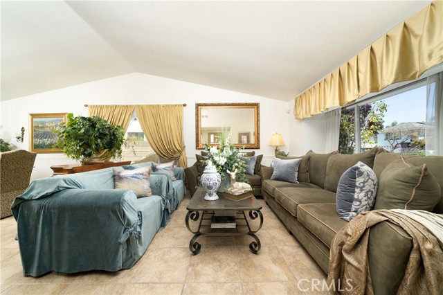 Detail Gallery Image 6 of 44 For 2810 S Diamond St, Santa Ana,  CA 92704 - 3 Beds | 2/1 Baths