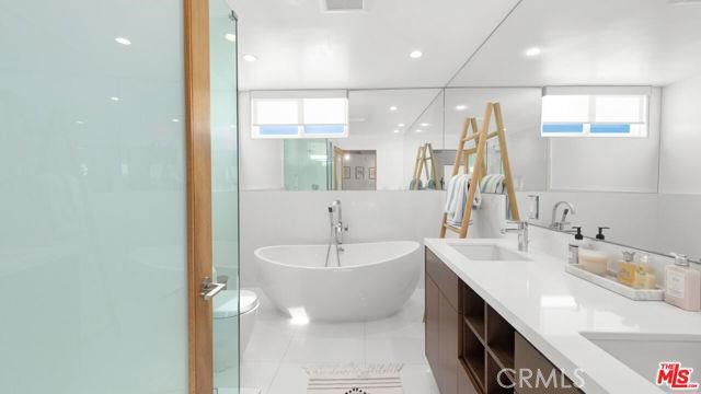 Detail Gallery Image 39 of 69 For 31654 Broad Beach Rd, Malibu,  CA 90265 - 4 Beds | 3/1 Baths