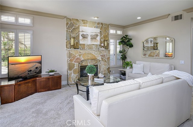 Detail Gallery Image 12 of 47 For 5555 Meadow Lake Ln, Yorba Linda,  CA 92887 - 3 Beds | 2/1 Baths