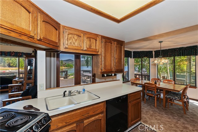 488 Lakeview Court, Big Bear Lake CA: https://media.crmls.org/medias/90da10a3-ea41-41f8-bc65-00a543a9592b.jpg