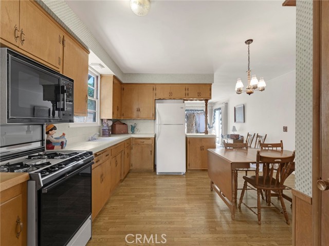 18725 Covello Street, Reseda CA: https://media.crmls.org/medias/90daa8cf-fdc7-458b-b86e-fe384c282aae.jpg