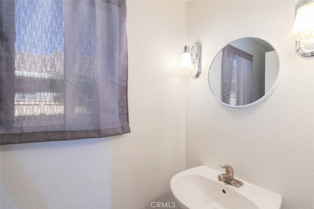 https://media.crmls.org/medias/90dad300-4ede-4e79-8ca5-00fe74cadc76.jpg?preset=X-Large