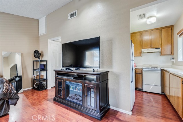 Detail Gallery Image 8 of 23 For 3631 Oak Creek Dr #B,  Ontario,  CA 91761 - 0 Beds | 1 Baths