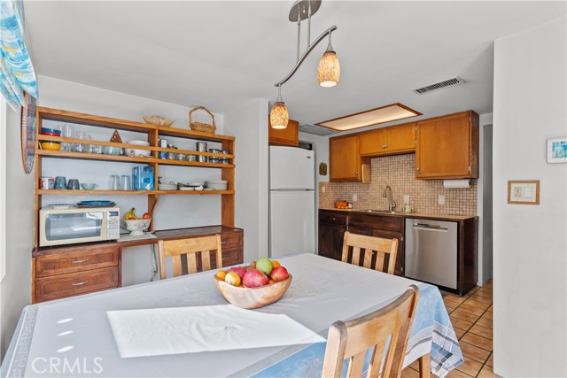 Detail Gallery Image 14 of 34 For 3935 Vista Ct, La Crescenta,  CA 91214 - 2 Beds | 2 Baths