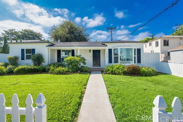 Photo of 10542 Moorpark Street, Toluca Lake, CA 91602