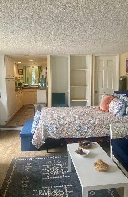 320 Metropole Avenue, Avalon CA: https://media.crmls.org/medias/90db9338-13e6-43ee-b843-0171da5d3bbf.jpg