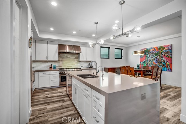 Detail Gallery Image 7 of 29 For 221 Attica, Long Beach,  CA 90803 - 5 Beds | 4 Baths