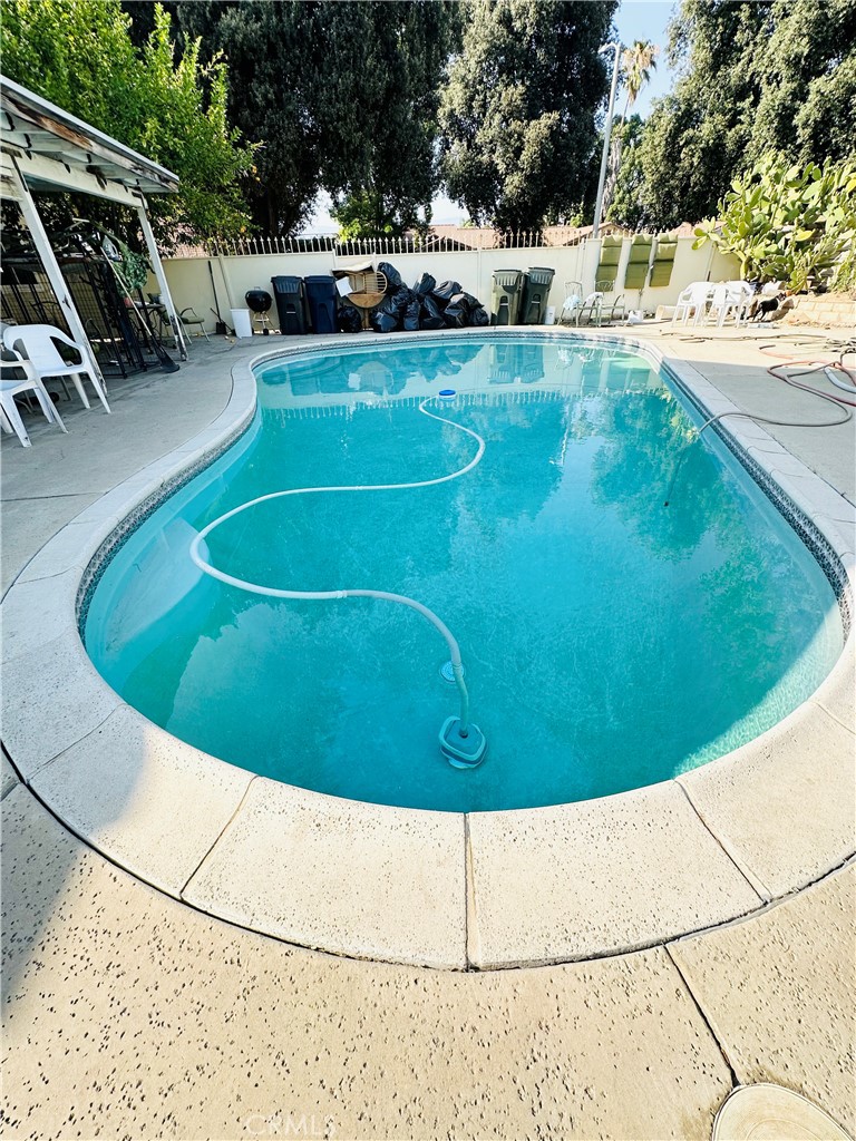 https://media.crmls.org/medias/90dc865d-2815-4d63-a0d1-3b785a644a31.jpg?preset=X-Large