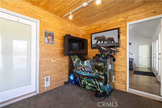 Detail Gallery Image 22 of 64 For 841 Paine Rd, Big Bear Lake,  CA 92315 - 5 Beds | 2/1 Baths