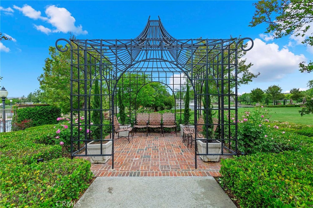 https://media.crmls.org/medias/90dcd527-61f4-4013-a8a4-ac6fad426d2e.jpg?preset=X-Large
