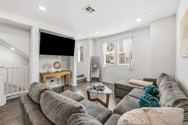 Detail Gallery Image 17 of 40 For 7214 N Chestnut, Van Nuys,  CA 91405 - 2 Beds | 3 Baths