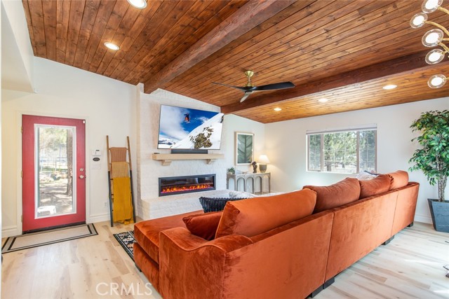 Detail Gallery Image 3 of 72 For 1120 Gold Mountain Dr, Big Bear City,  CA 92314 - 5 Beds | 2/1 Baths