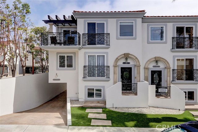 726 1st Place, Hermosa Beach, California 90254, 4 Bedrooms Bedrooms, ,3 BathroomsBathrooms,Residential,Sold,1st,SB22091741