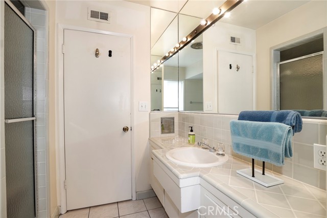 Detail Gallery Image 23 of 34 For 767 S Orange Grove Bld #3,  Pasadena,  CA 91105 - 3 Beds | 2/1 Baths