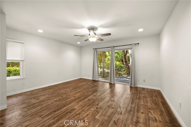 Detail Gallery Image 5 of 25 For 7150 Carlson Cir #21,  Canoga Park,  CA 91303 - 2 Beds | 1/1 Baths