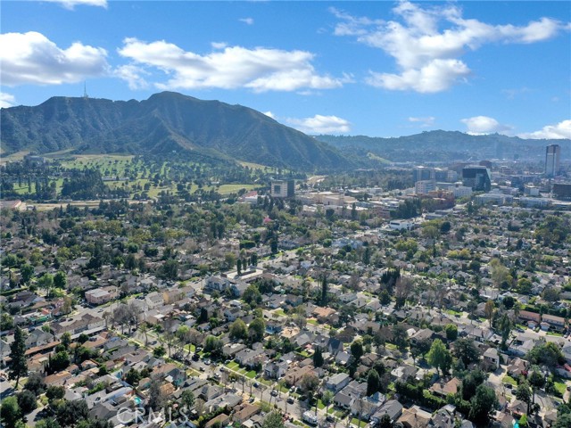 Detail Gallery Image 51 of 55 For 345 S Beachwood Dr, Burbank,  CA 91506 - 5 Beds | 3 Baths