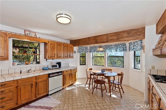 Detail Gallery Image 7 of 49 For 33000 Juniper Ln, Green Valley Lake,  CA 92341 - 4 Beds | 2/1 Baths
