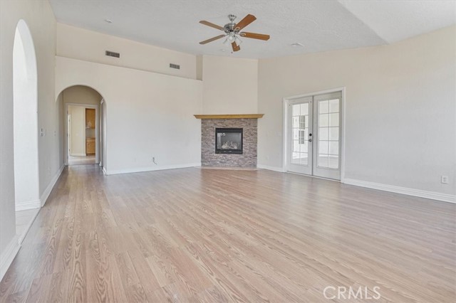 12771 Elm Street, Oak Hills CA: https://media.crmls.org/medias/90e02f35-c14c-49f0-90bf-f48f9e3329e2.jpg