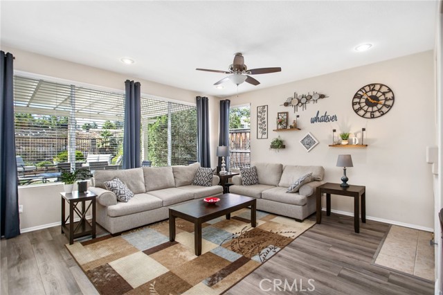 39691 Ashland Way, Murrieta CA: https://media.crmls.org/medias/90e03540-8469-4399-a1e9-a4ff3c4995ce.jpg