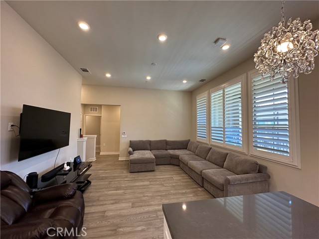 227 Carlow, Irvine CA: https://media.crmls.org/medias/90e074b4-32e6-4bbb-85c7-476a4b6f135d.jpg