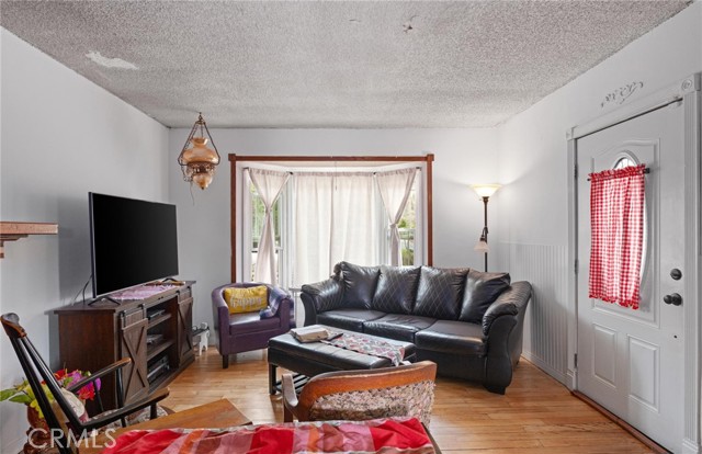 1040 E 67th Street, Long Beach CA: https://media.crmls.org/medias/90e093b1-9893-418a-8317-ebb60bc71409.jpg
