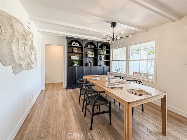 Detail Gallery Image 13 of 54 For 22245 Welby Way, Woodland Hills,  CA 91303 - 4 Beds | 3 Baths