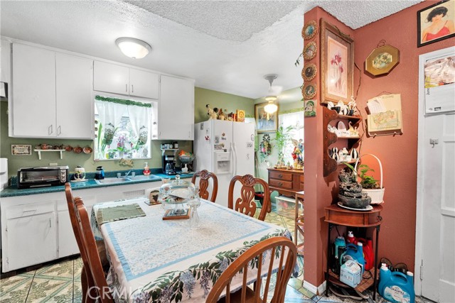 470 E Home Street, Long Beach CA: https://media.crmls.org/medias/90e18aab-04f3-452e-b0c0-09c0d8fb4deb.jpg
