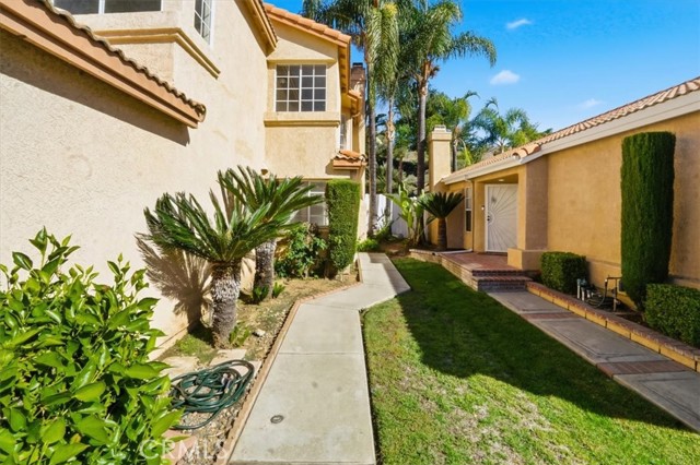 Detail Gallery Image 2 of 46 For 29340 Crest View Ln, Highland,  CA 92346 - 3 Beds | 2/1 Baths