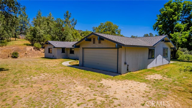 Detail Gallery Image 2 of 59 For 47457 Road 620, Oakhurst,  CA 93644 - 4 Beds | 3 Baths