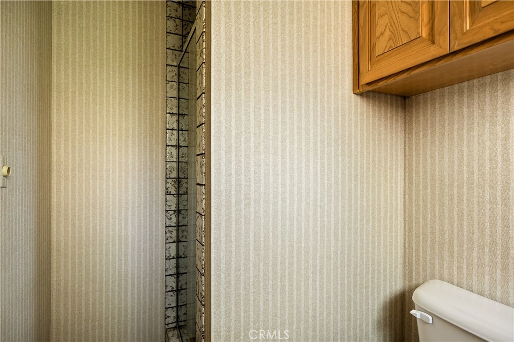 https://media.crmls.org/medias/90e24409-3872-46b8-8ba8-8344e4e9104f.jpg?preset=X-Large