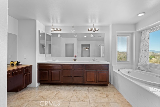 35424 Saddle Hill Road, Lake Elsinore CA: https://media.crmls.org/medias/90e25be0-093b-42fc-bcd5-7657aaf6044a.jpg