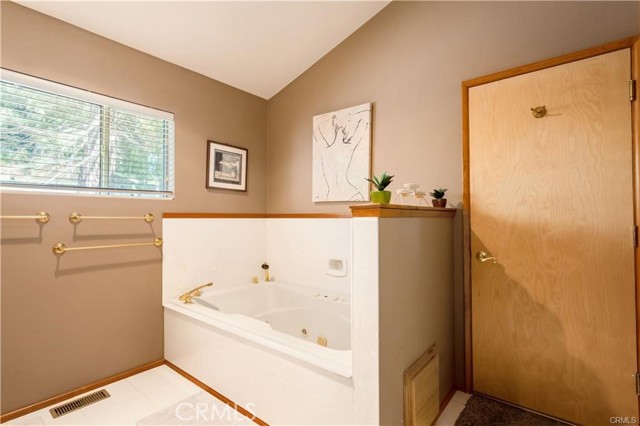 Detail Gallery Image 23 of 39 For 1954 Nob Hill Dr, Running Springs,  CA 92382 - 4 Beds | 2 Baths