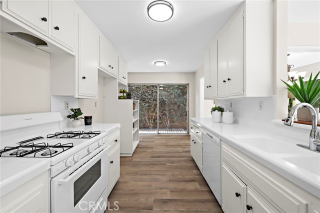 Detail Gallery Image 10 of 42 For 10830 La Terraza Avenue, Fountain Valley,  CA 92708 - 5 Beds | 2 Baths