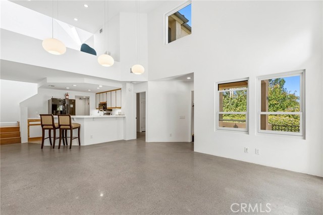 Detail Gallery Image 8 of 24 For 122 Corsica, Newport Beach,  CA 92660 - 2 Beds | 2 Baths