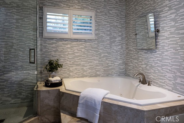 Detail Gallery Image 16 of 21 For 401 Holmwood, Newport Beach,  CA 92663 - 2 Beds | 2/1 Baths