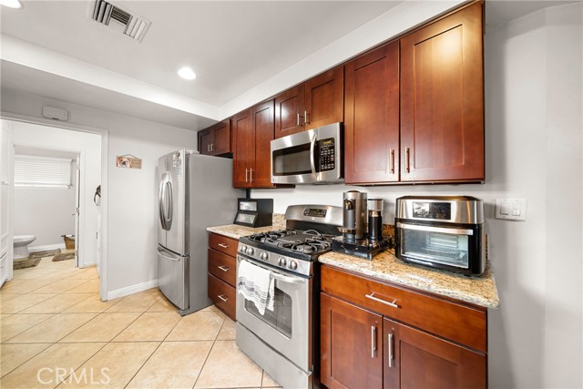 22353 Roscoe Boulevard, West Hills CA: https://media.crmls.org/medias/90e5fcef-db82-4549-806e-eb78d4332e01.jpg