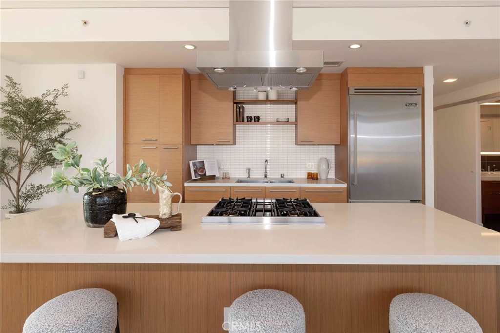 9 MacArthur Place #602