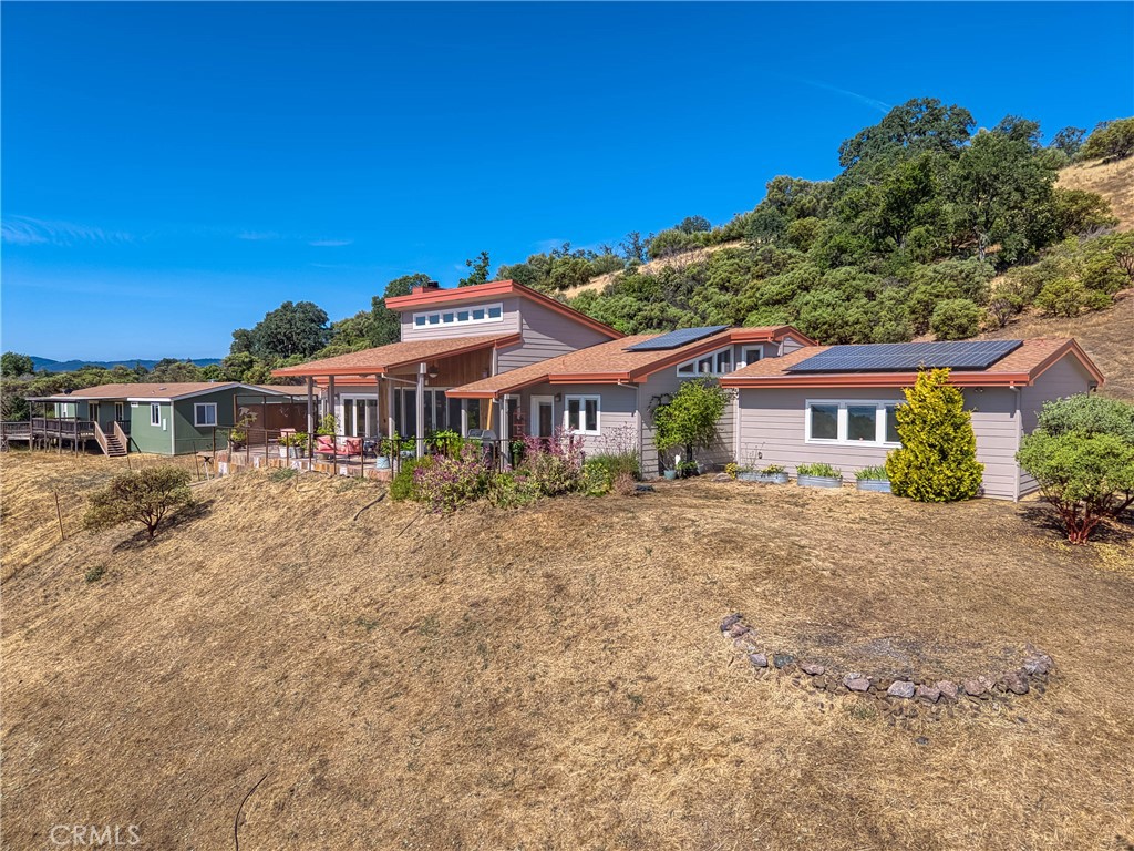 https://media.crmls.org/medias/90e68468-4995-4c44-bafe-6f4d2273f3a8.jpg?preset=X-Large