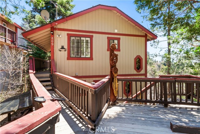 Detail Gallery Image 1 of 33 For 809 E Victoria Ct, Lake Arrowhead,  CA 92352 - 2 Beds | 1/1 Baths