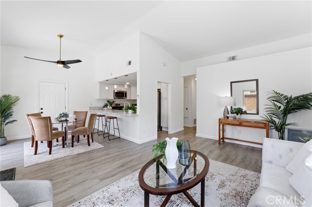 1024 Ardmore Circle, Redlands CA: https://media.crmls.org/medias/90e705b2-7bdc-434a-b4b8-695be889304d.jpg