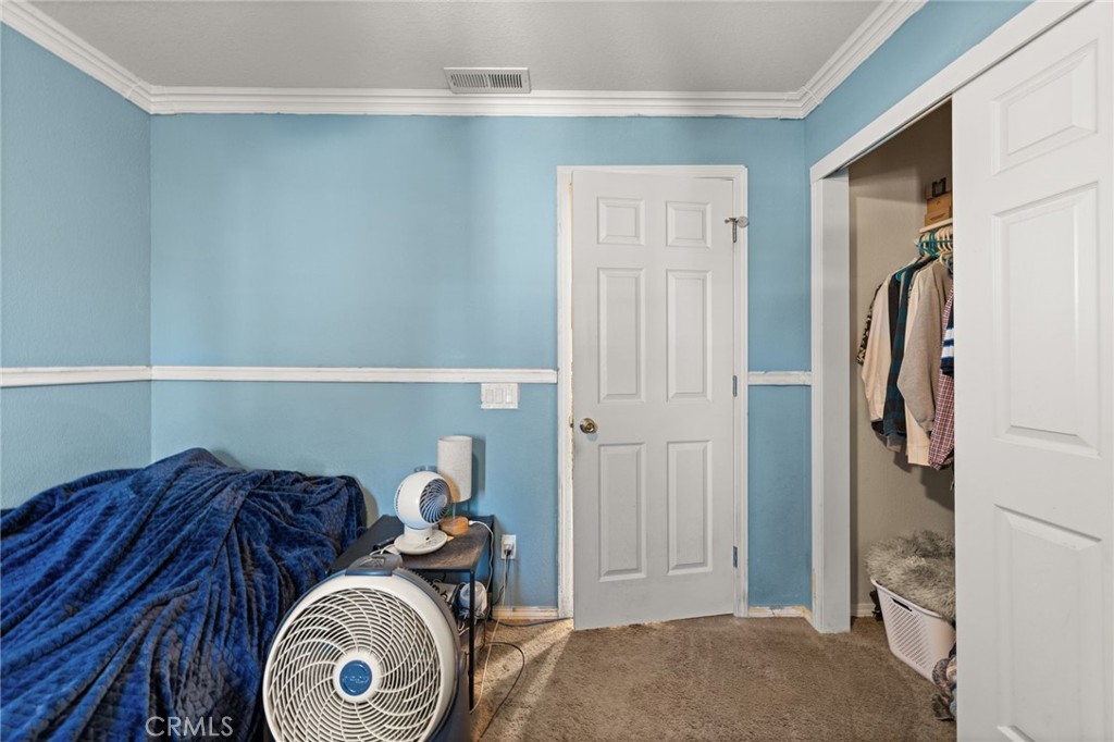 https://media.crmls.org/medias/90e75360-5517-40a0-ba15-de6b57d89b46.jpg?preset=X-Large