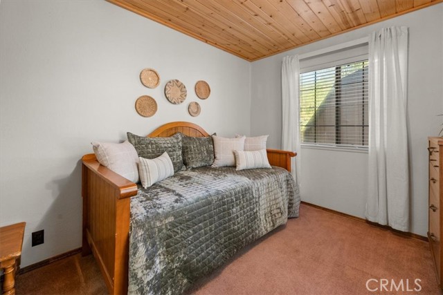 755 Holmes Lane, Sugarloaf CA: https://media.crmls.org/medias/90e818ec-4ad4-4383-b79f-9f7103b476f7.jpg
