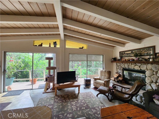 Detail Gallery Image 2 of 58 For 1023 Mercury, Crestline,  CA 92325 - 2 Beds | 1 Baths