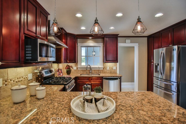 Detail Gallery Image 13 of 55 For 16292 Angler Ln, Huntington Beach,  CA 92647 - 4 Beds | 3 Baths