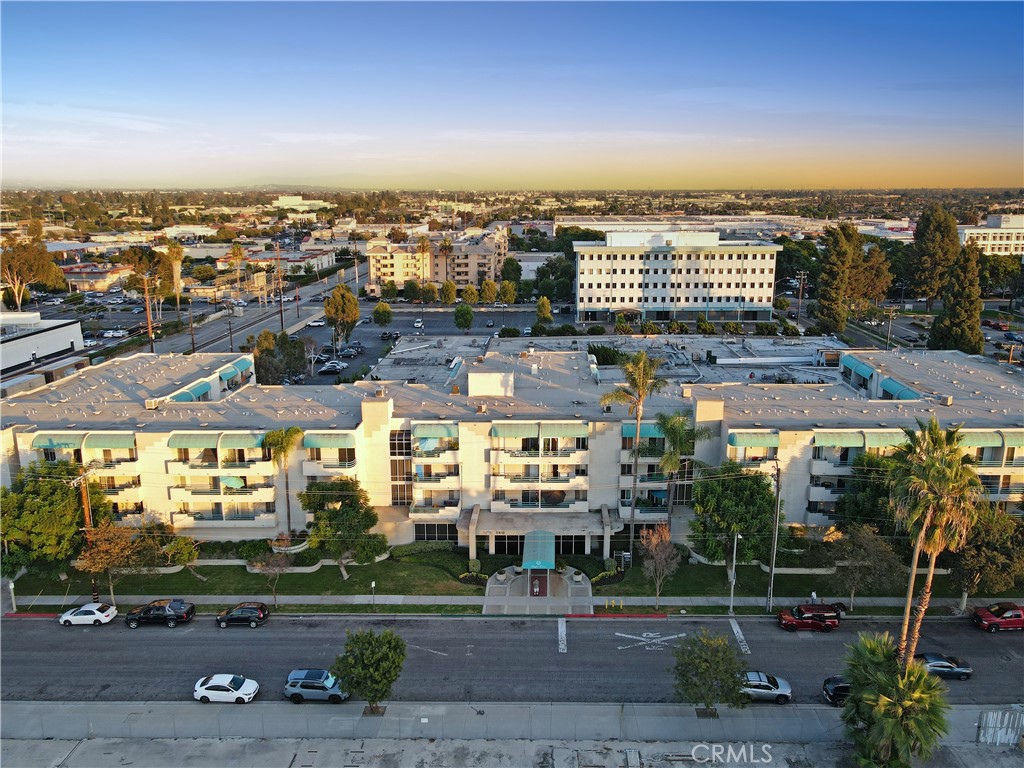 https://media.crmls.org/medias/90e8b328-c2ad-43af-953a-f7889d01627f.jpg?preset=X-Large