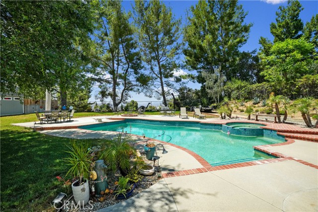 319 Cheerful Court, Simi Valley CA: https://media.crmls.org/medias/90e8f278-5fa4-440d-88ee-788a05148717.jpg