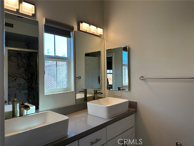 Detail Gallery Image 7 of 18 For 216 Coral Rose, Irvine,  CA 92603 - 2 Beds | 2/1 Baths
