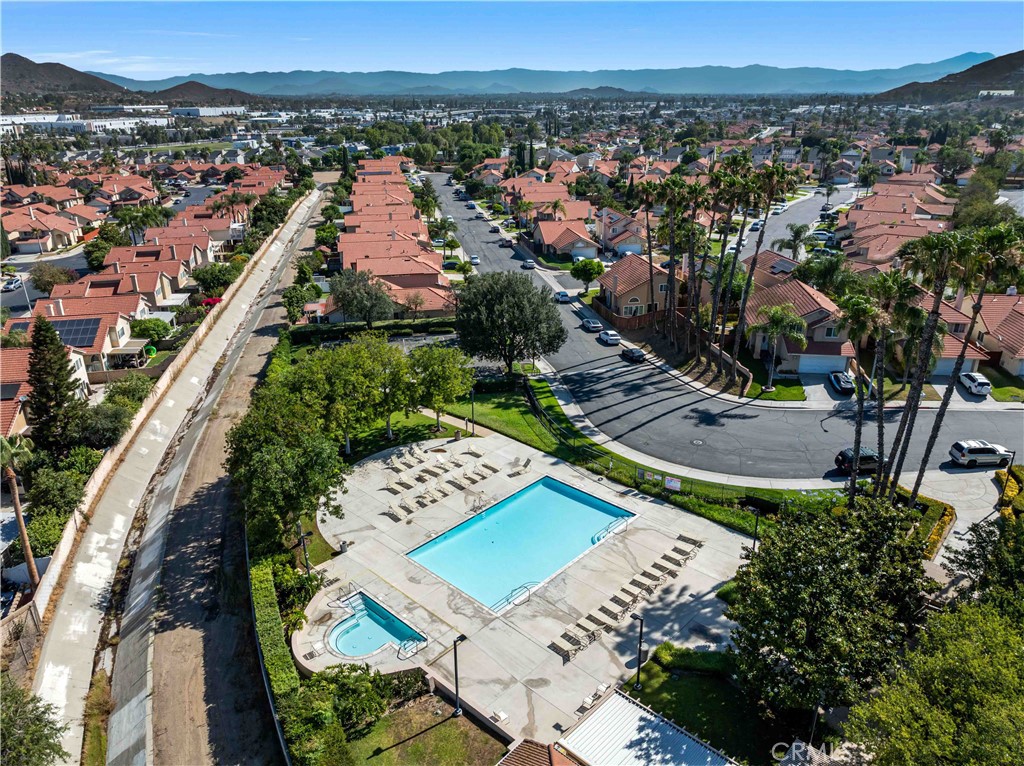 https://media.crmls.org/medias/90e95a75-ab61-46e8-9c1b-537a94a9a2d5.jpg?preset=X-Large