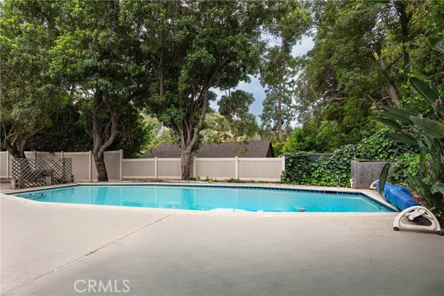 Detail Gallery Image 17 of 49 For 1731 Roscomare Rd, Los Angeles,  CA 90077 - 4 Beds | 4 Baths